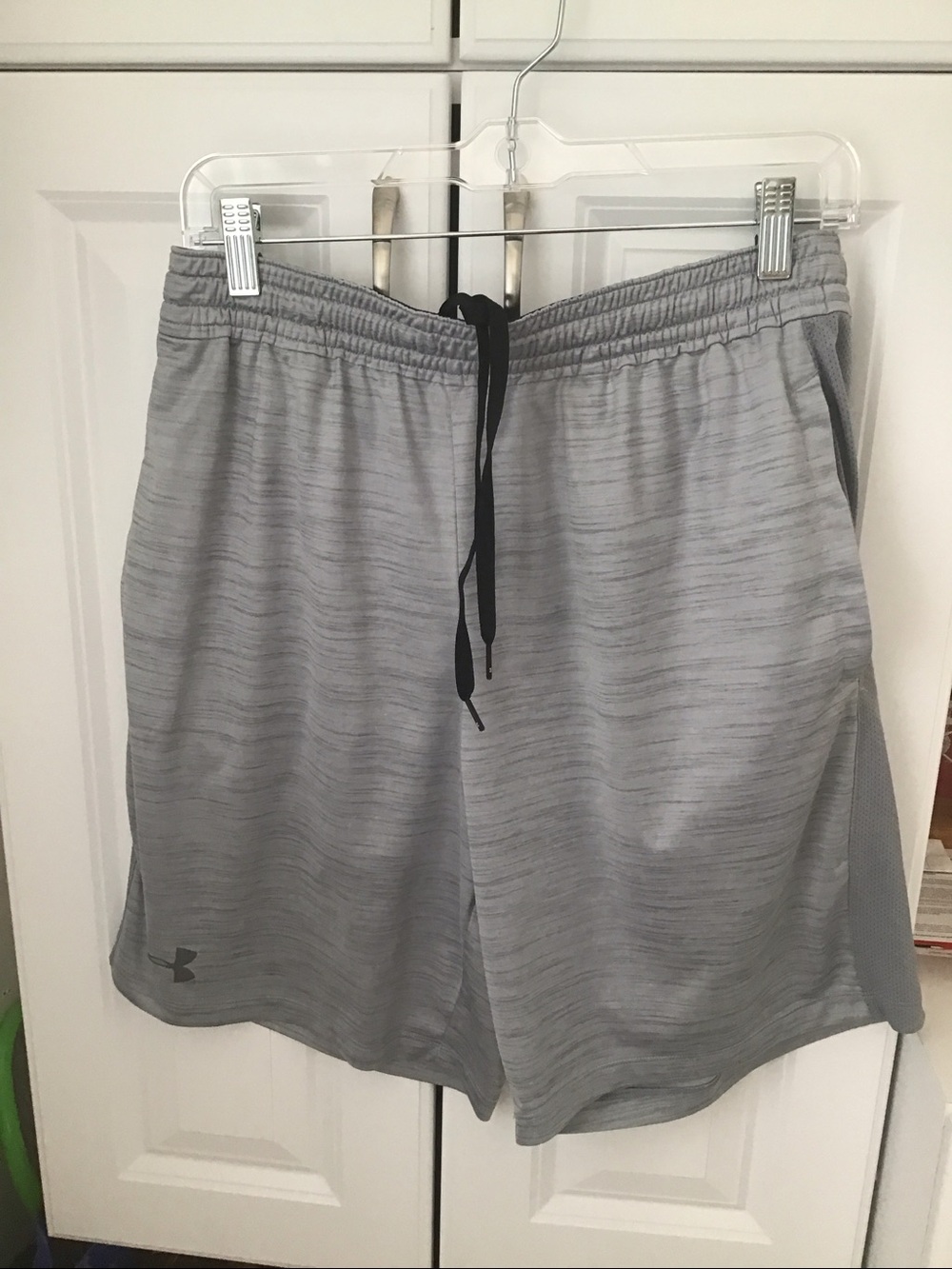 Under Armor Heatgear Fitted Gray Shorts ,Tie Up Waist  size L with pockets